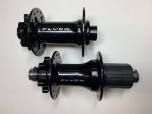 Piasta Tył / Przód KOMPLET FLYER 32H BOOST