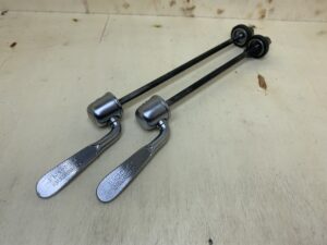 KOMPLET Szybkozamykacz Shimano 105 FH-1050